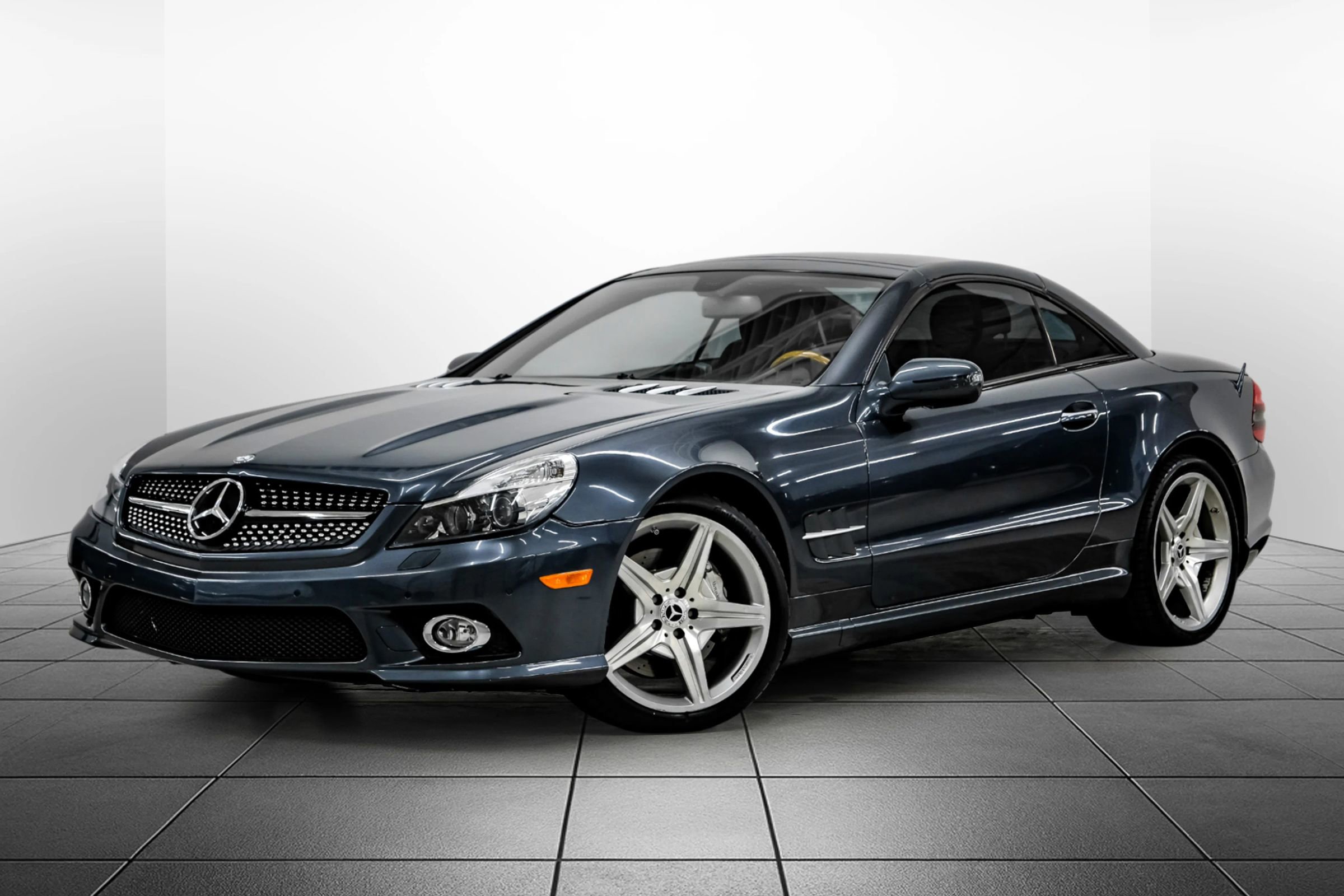Used 2012 Mercedes-Benz SL 550 image 2