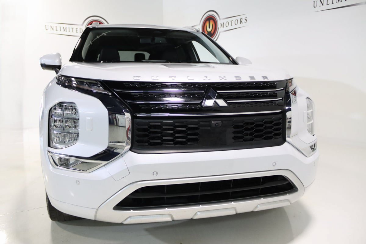 Used 2024 Mitsubishi Outlander 4WD Plug-In Hybrid image 26