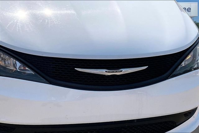 Used 2023 Chrysler Voyager LX FWD image 32