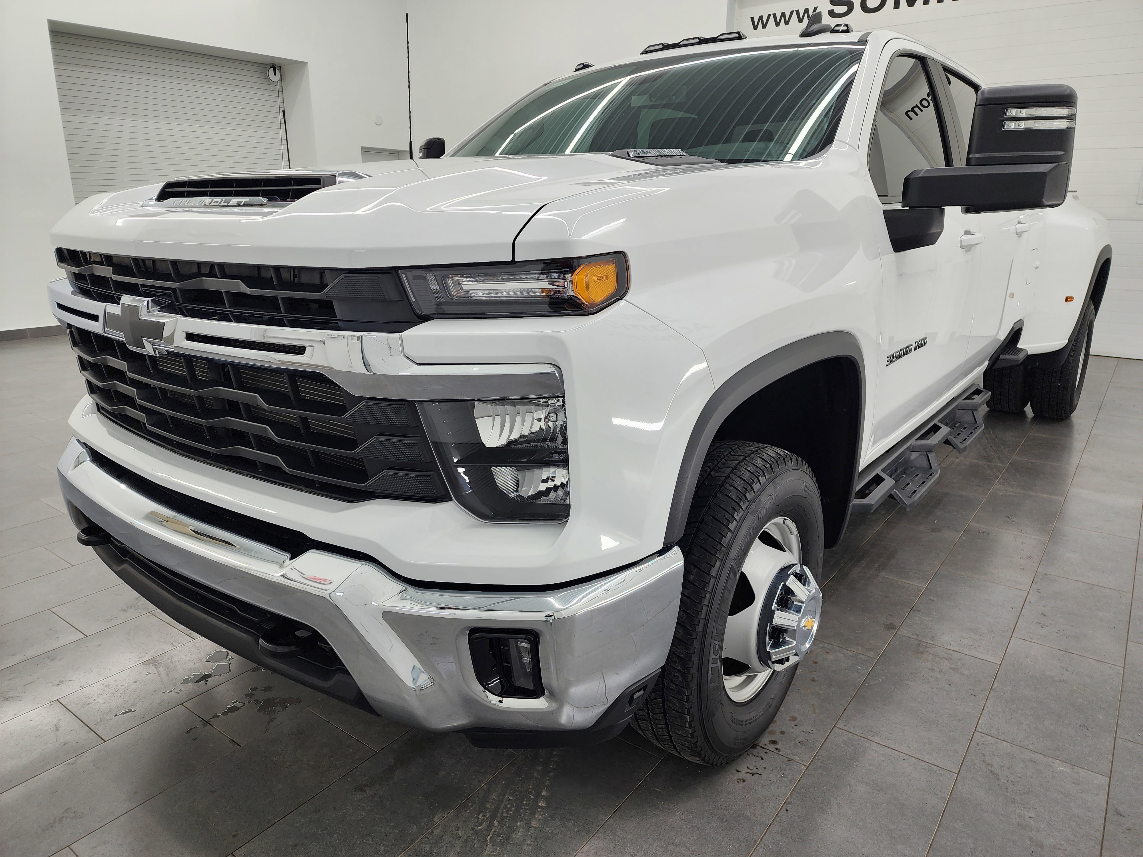 Used 2024 Chevrolet Silverado 3500 LT w/ Convenience Package AWD/4WD image 7