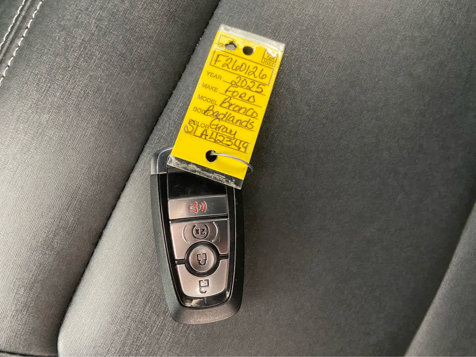 Used 2025 Ford Bronco Badlands image 41