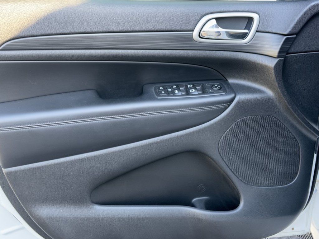 Used 2019 Jeep Grand Cherokee Altitude RWD image 14