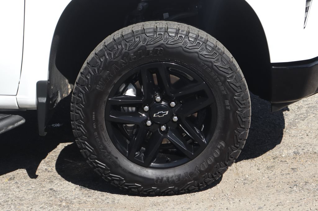 Used 2025 Chevrolet Silverado 1500 Custom Trail Boss w/ Dark Appearance Package AWD/4WD image 47