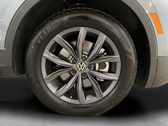 Used 2022 Volkswagen Tiguan SE FWD image 21