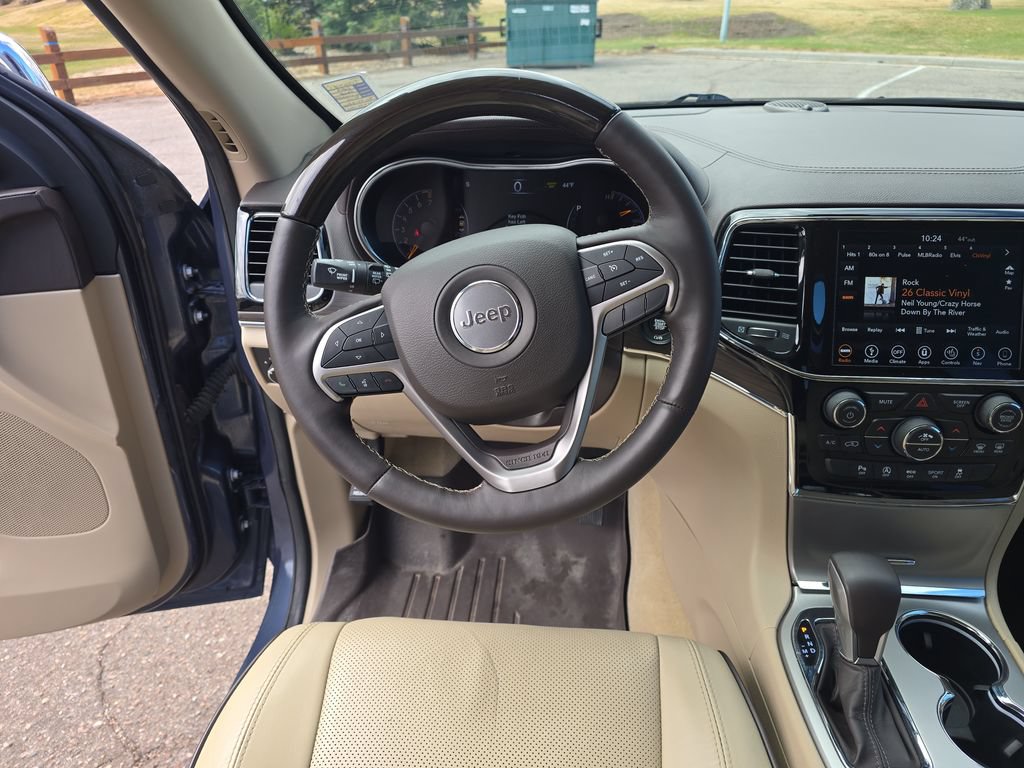 Used 2019 Jeep Grand Cherokee Overland AWD/4WD image 15
