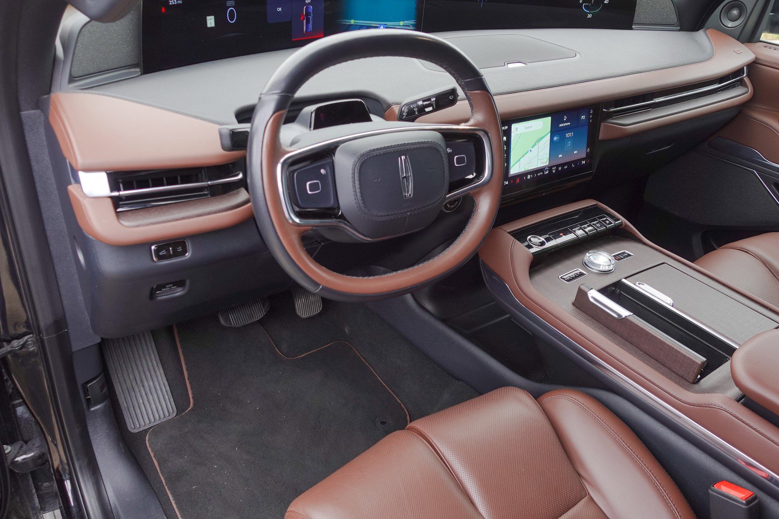 Used 2025 Lincoln Navigator Reserve image 12