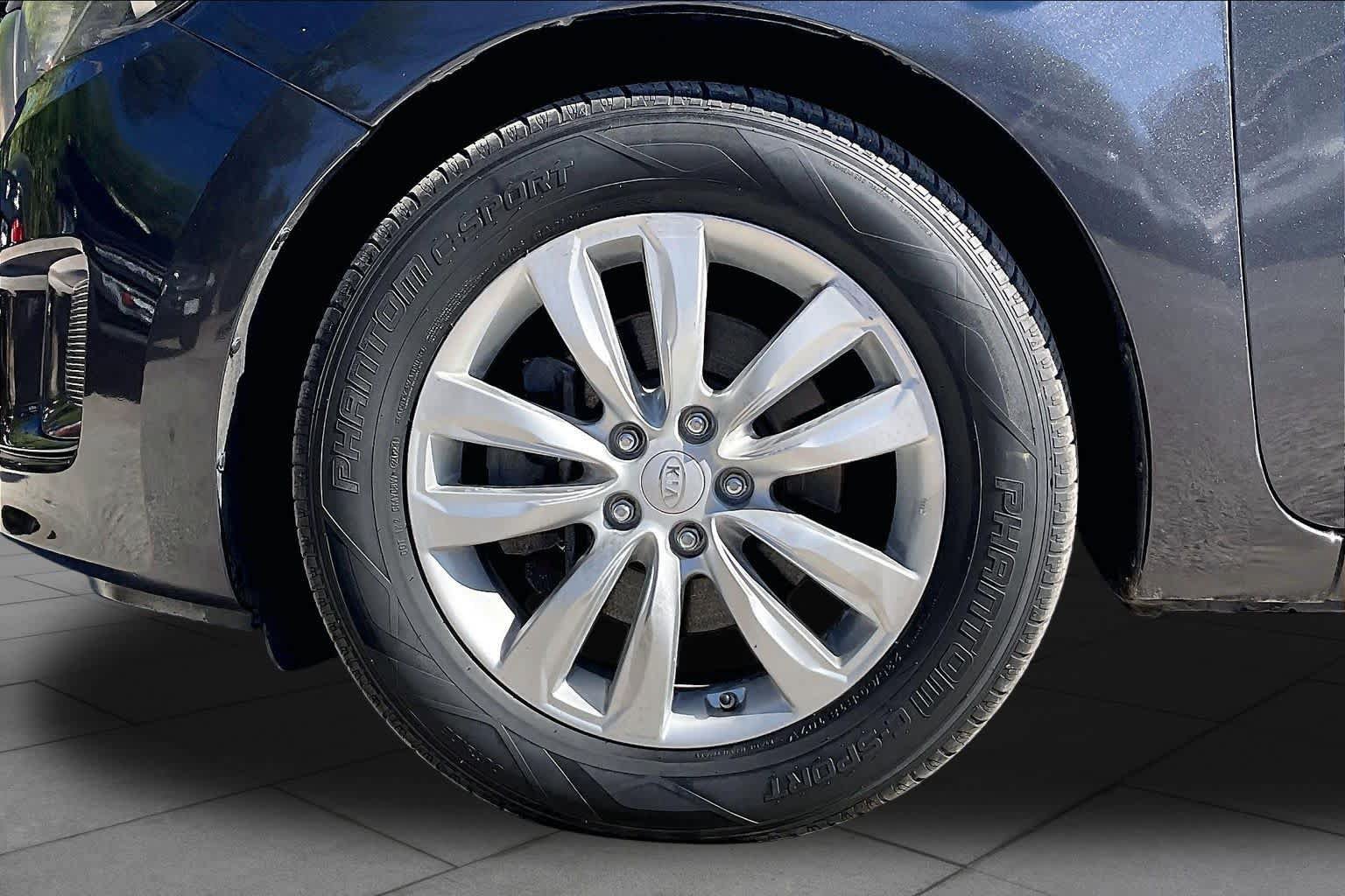 Used 2021 Kia Sedona LX FWD image 11