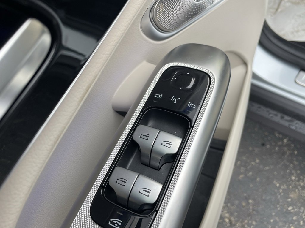 Used 2026 Mercedes-Benz GLC 300 4MATIC image 28