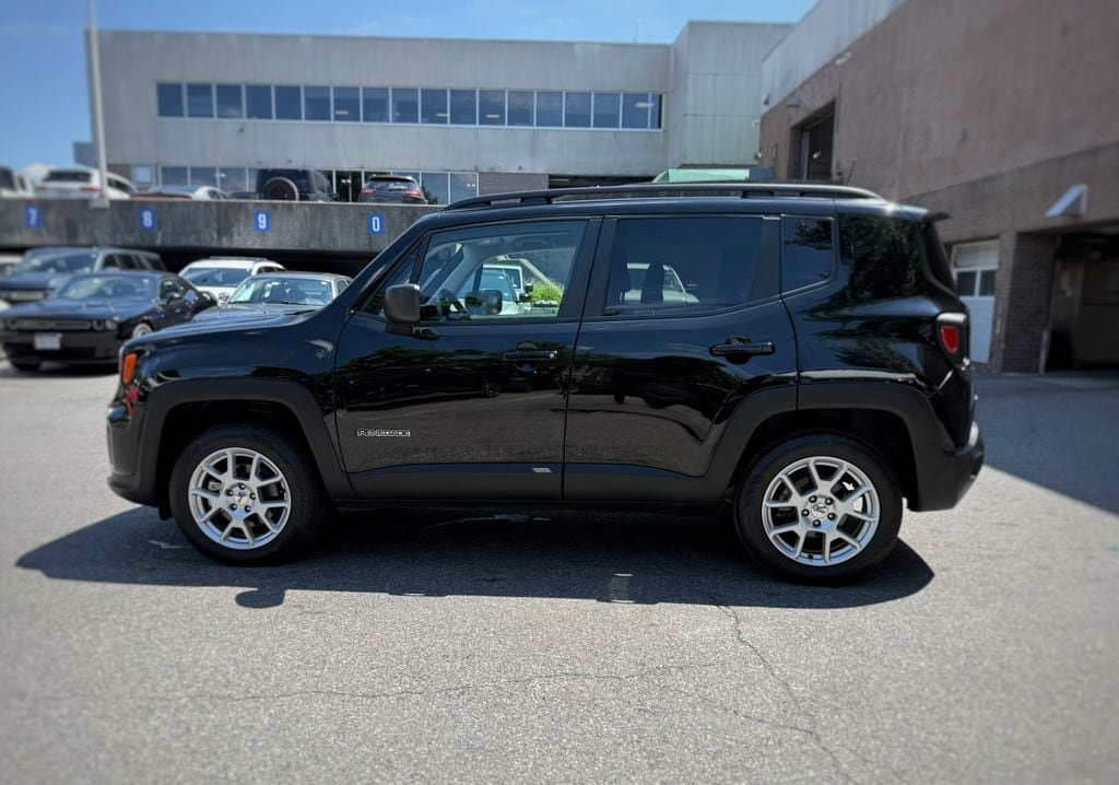 Used 2023 Jeep Renegade Latitude w/ Premium Group AWD/4WD image 14
