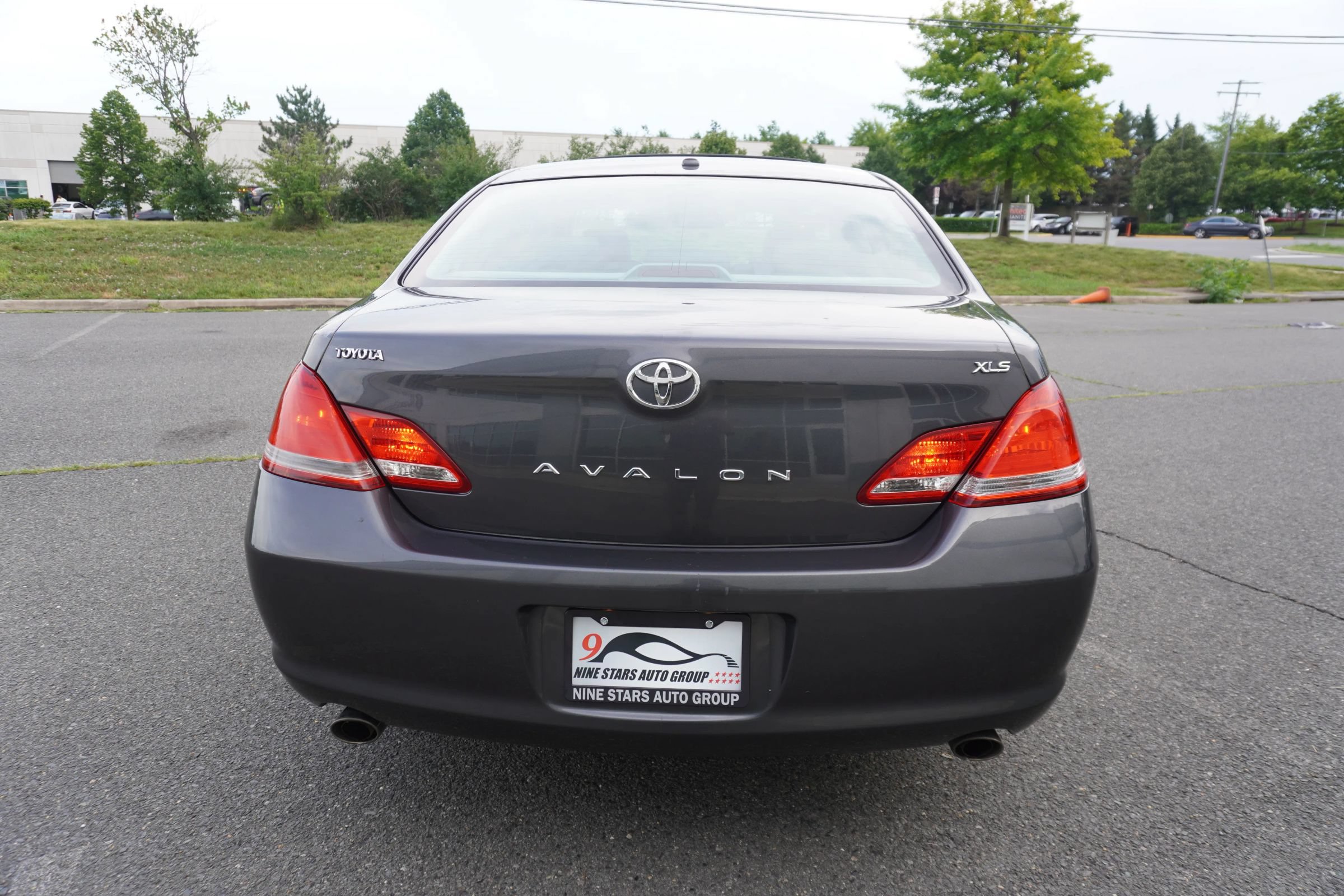 Used 2010 Toyota Avalon XLS FWD image 6