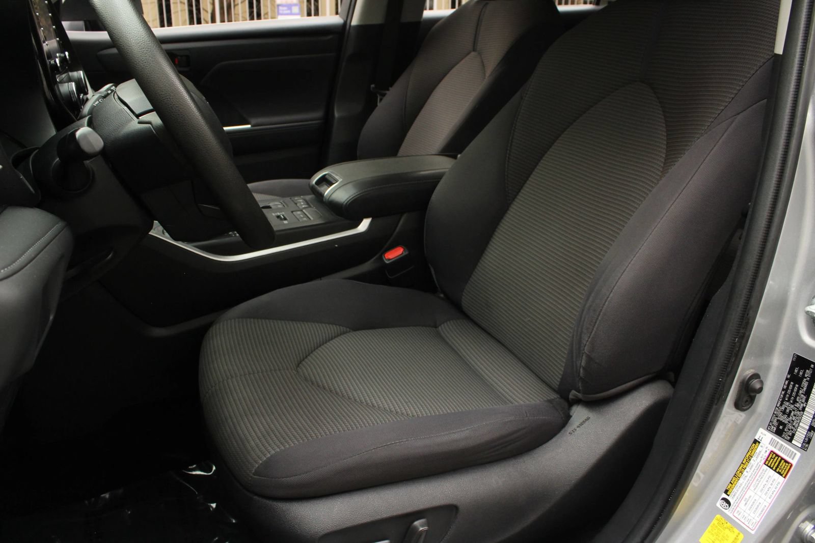 Used 2022 Toyota Highlander L AWD/4WD image 17