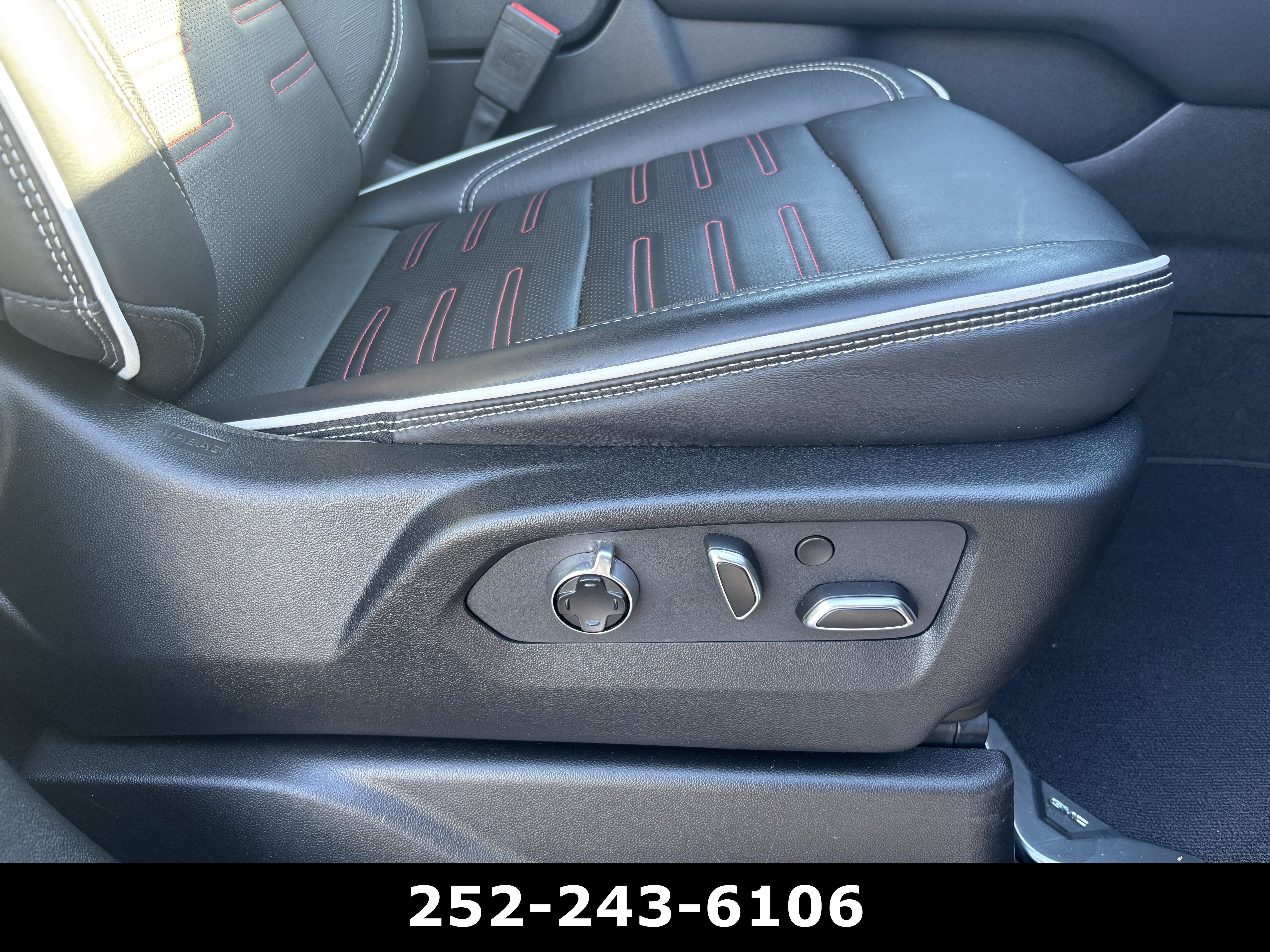 Used 2025 GMC Yukon AT4 Ultimate AWD/4WD image 12