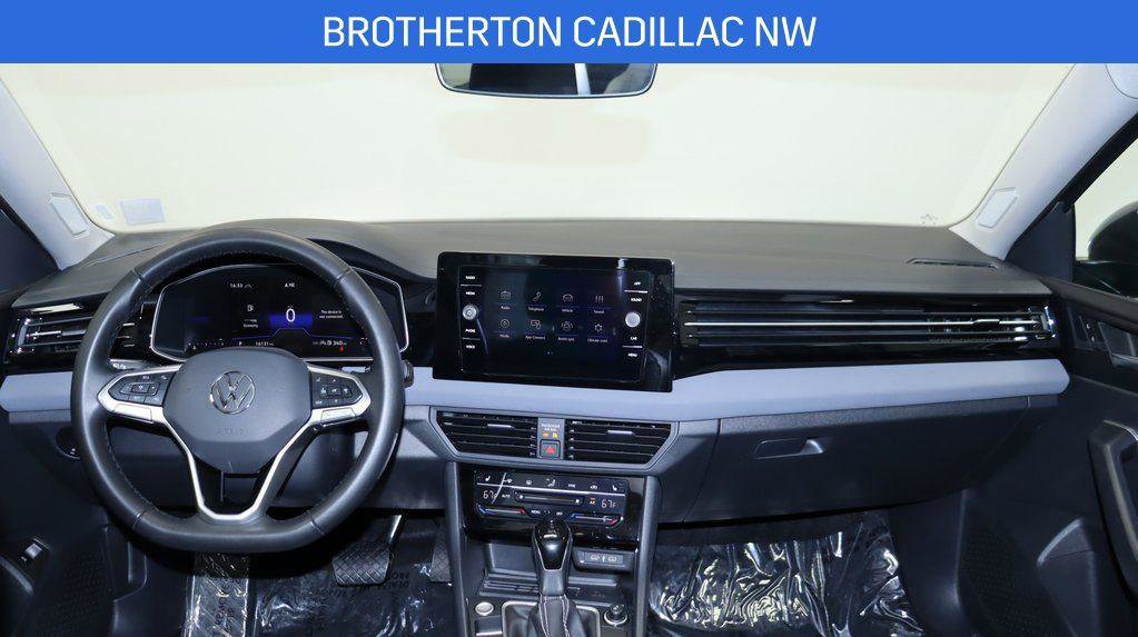 Used 2025 Volkswagen Jetta SE image 28