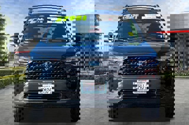 Certified 2023 Toyota Corolla Cross LE w/ Moonroof Package image 11