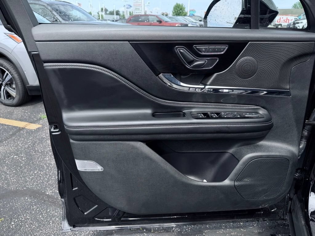 Used 2026 Lincoln Corsair Premiere AWD/4WD image 13