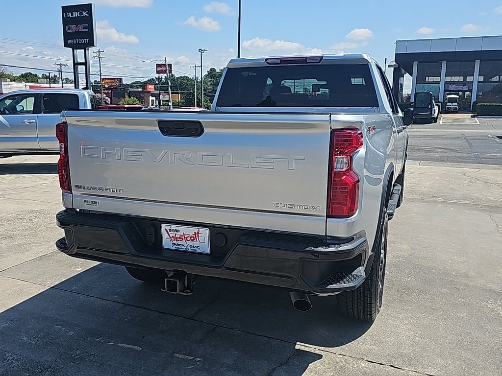 Used 2023 Chevrolet Silverado 2500 Custom w/ Custom Value Package image 5