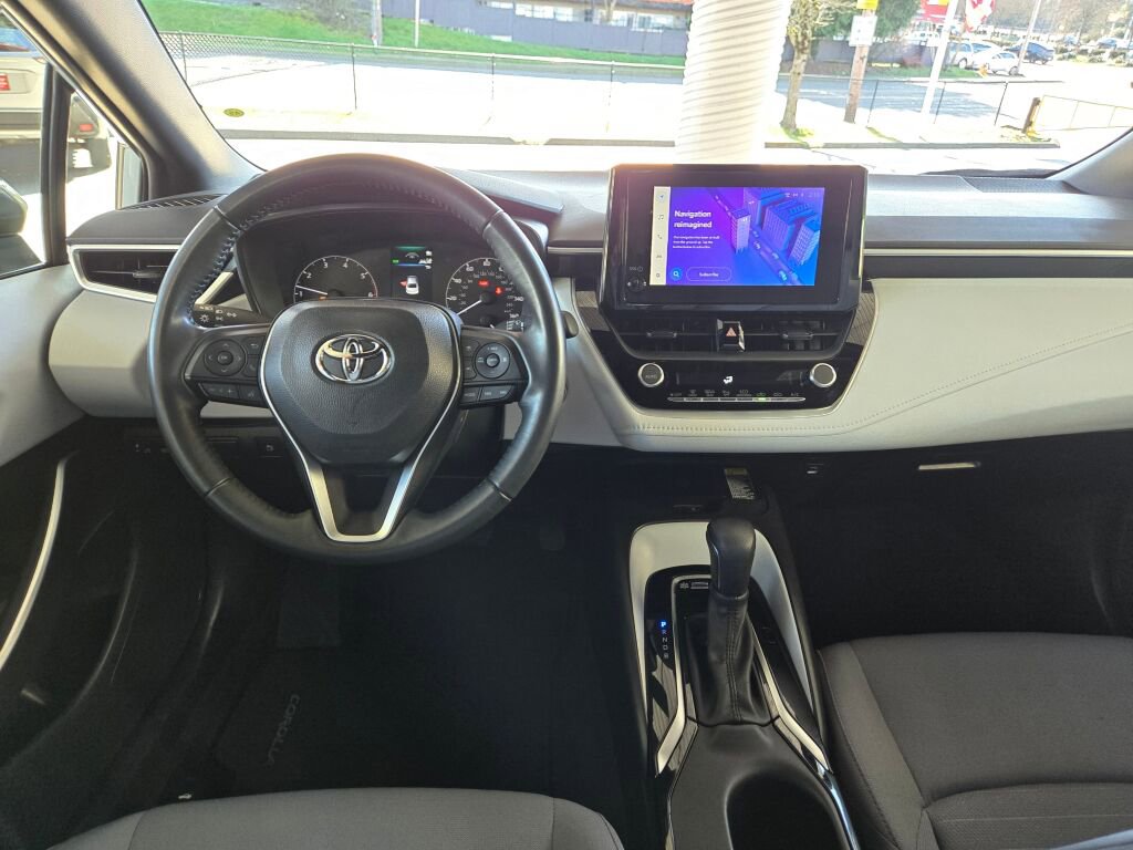 Used 2024 Toyota Corolla SE w/ SE Package FWD image 11
