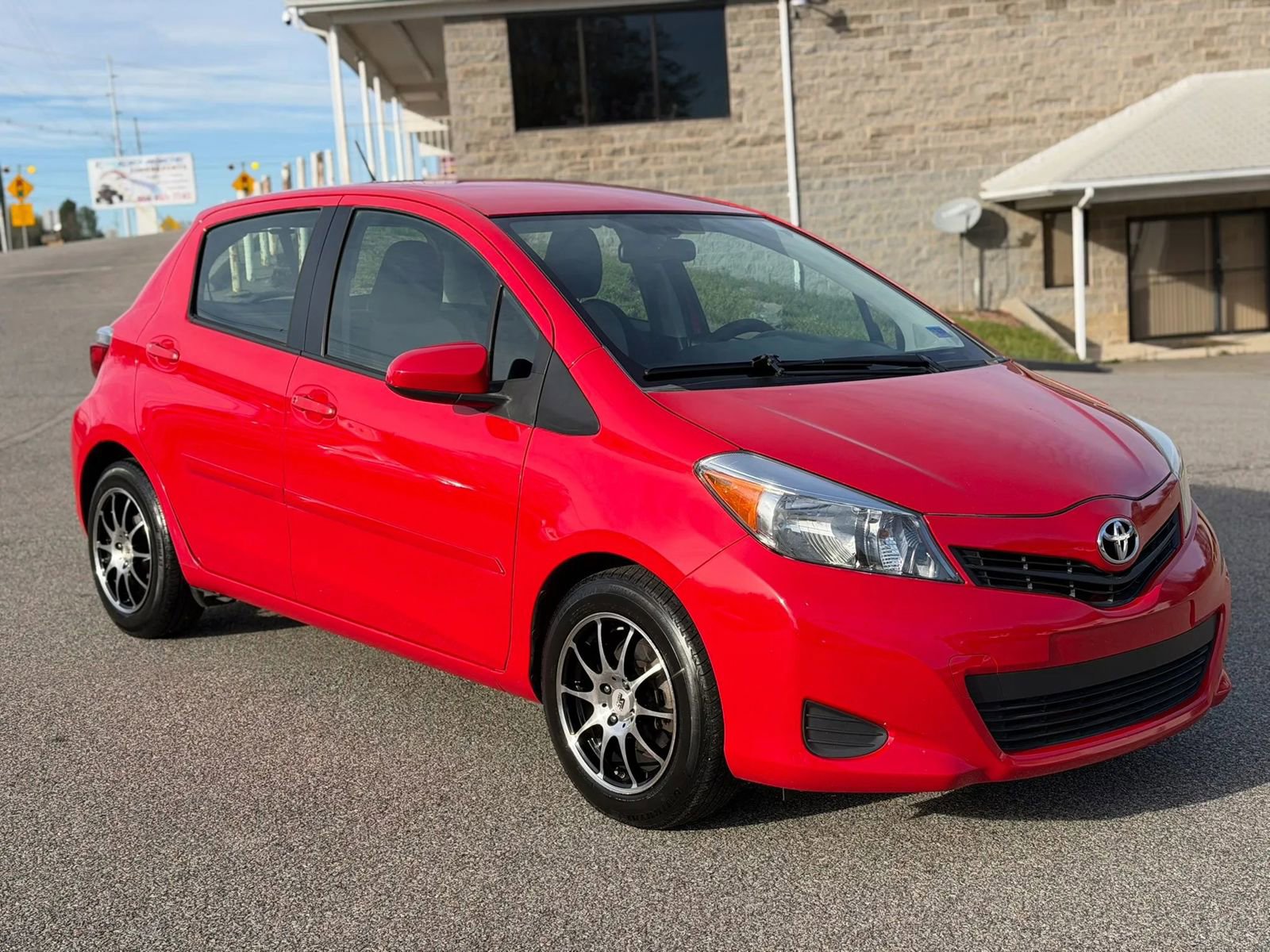 Used 2012 Toyota Yaris LE image 11