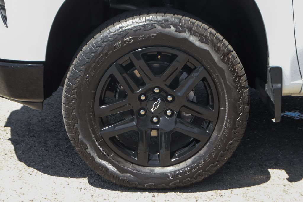 Used 2024 Chevrolet Silverado 1500 Custom Trail Boss w/ Turbomax Blackout Package AWD/4WD image 40