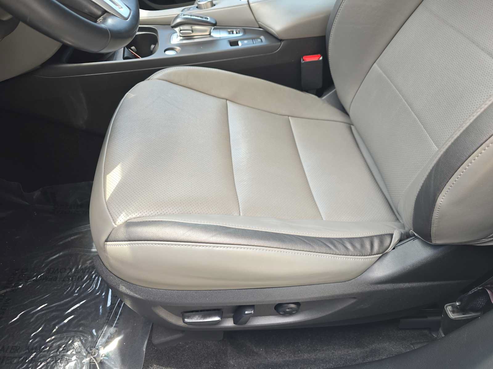 Used 2023 INFINITI QX50 Luxe FWD image 17