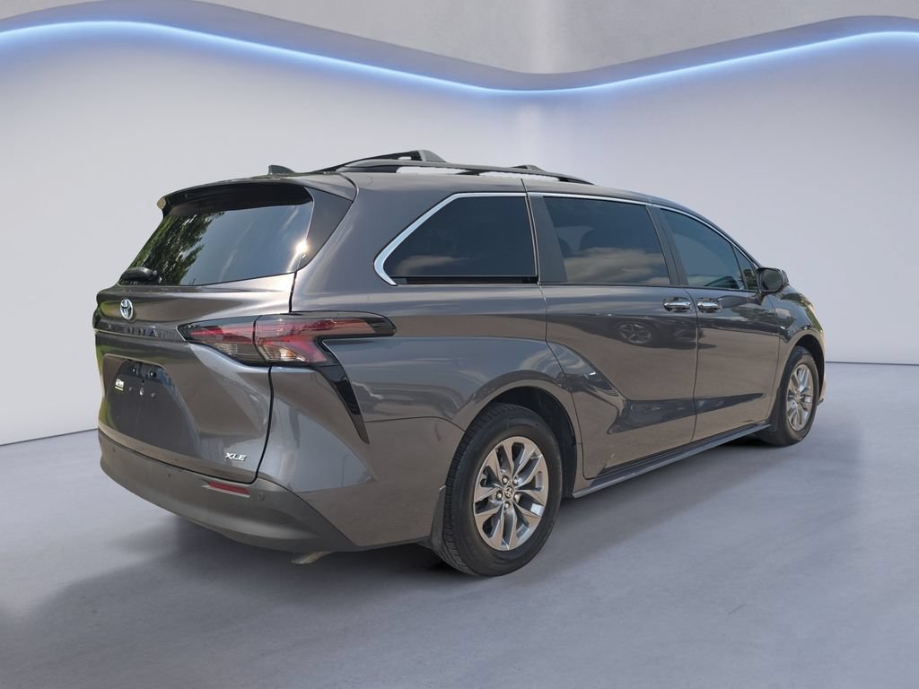 Used 2025 Toyota Sienna XLE w/ XLE Plus Package FWD image 6