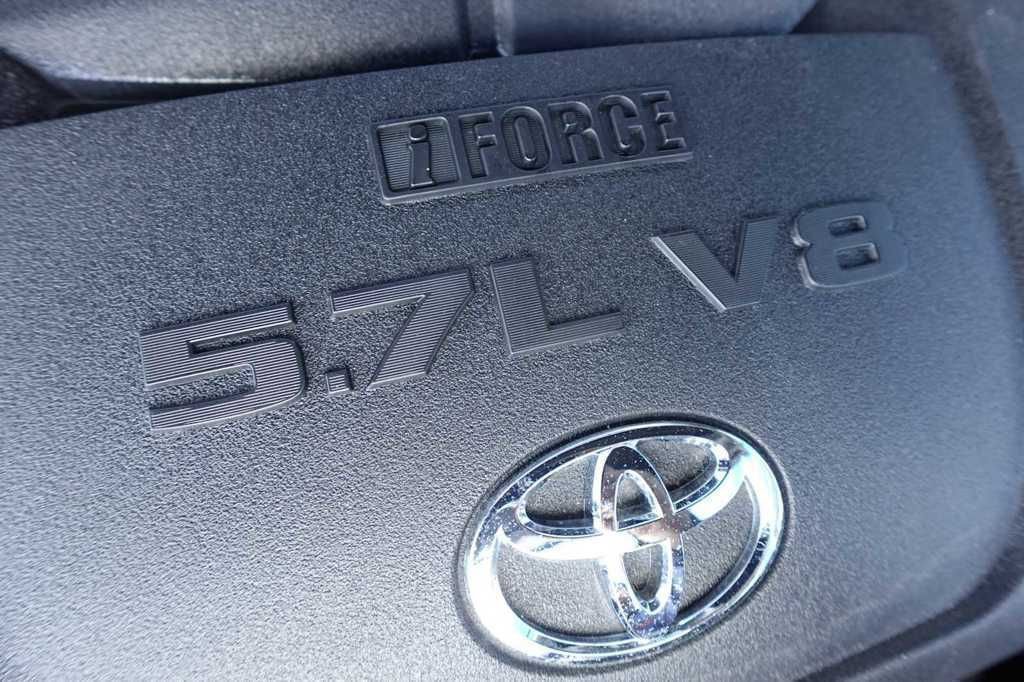 Used 2021 Toyota Tundra Limited w/ Limited Premium Package AWD/4WD image 8