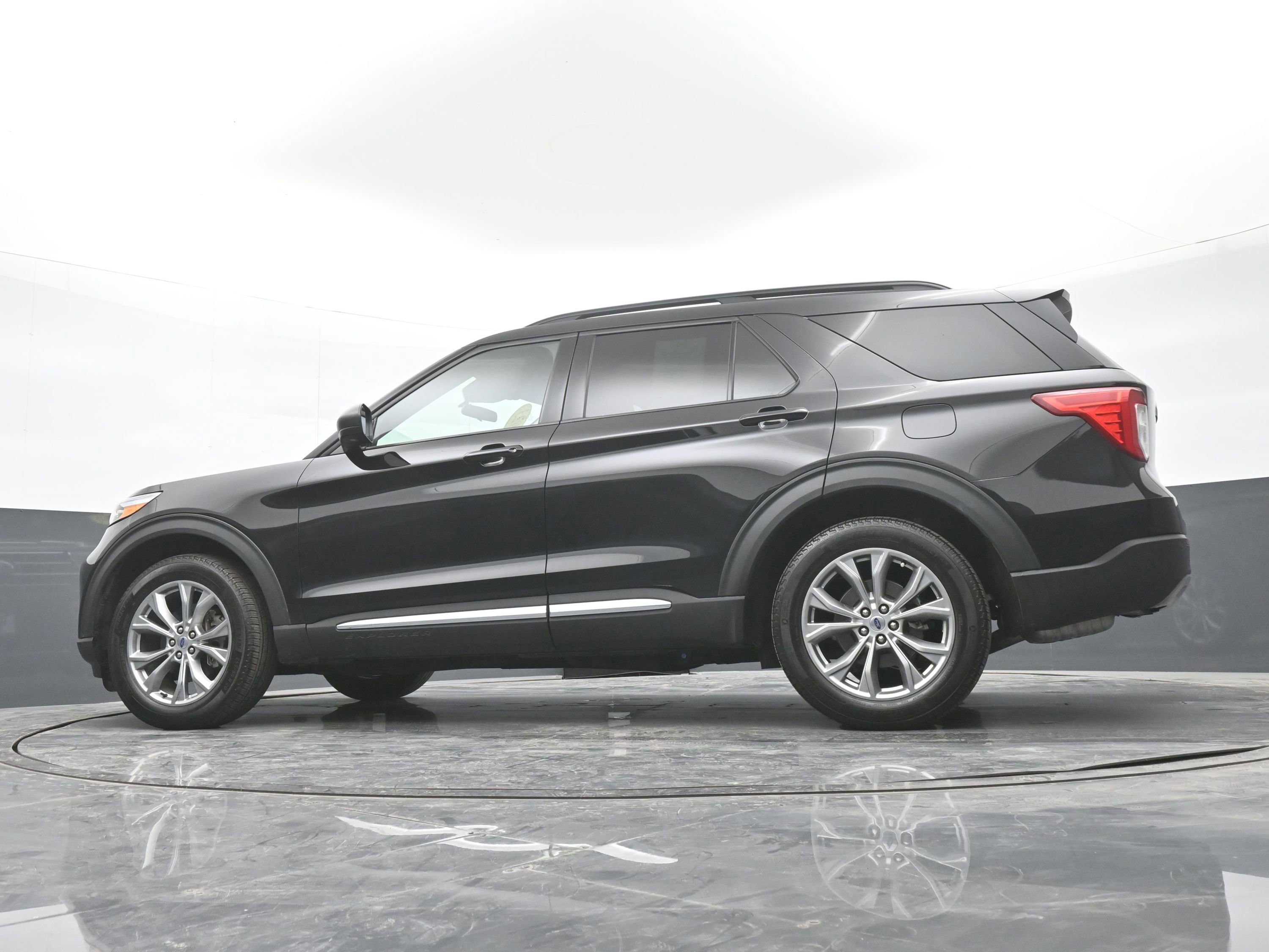 Used 2023 Ford Explorer XLT w/ Equipment Group 202A image 43