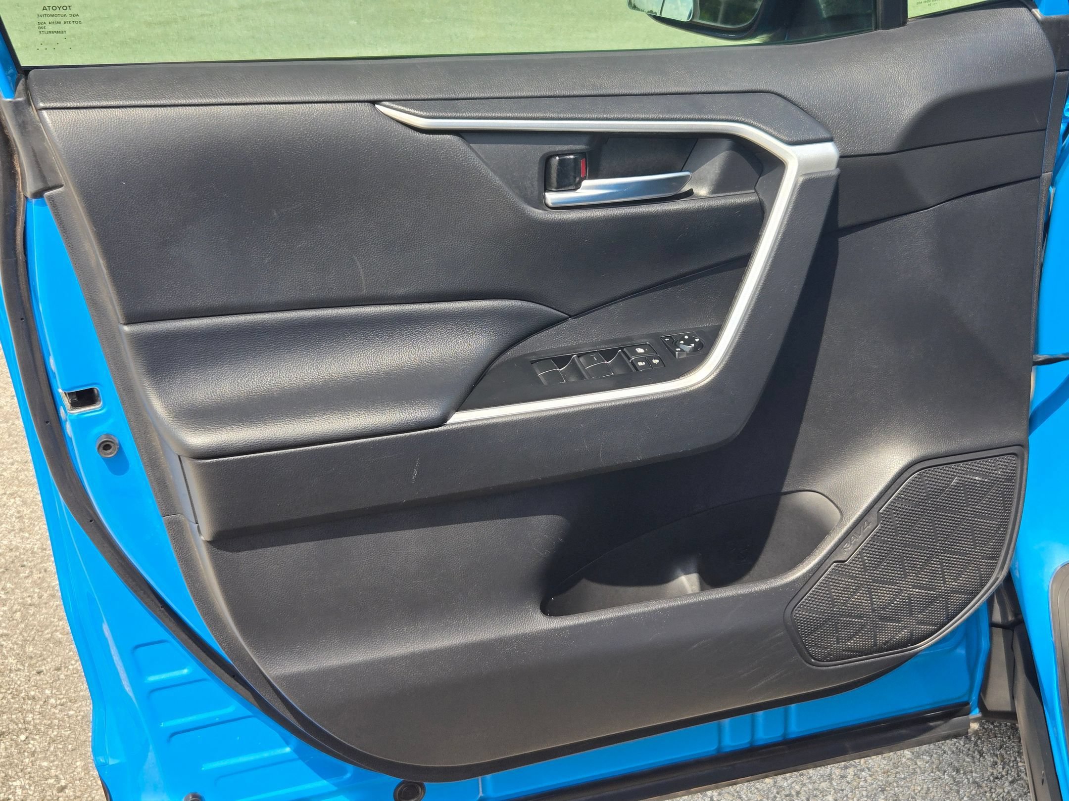 Used 2021 Toyota RAV4 XLE Premium FWD image 9