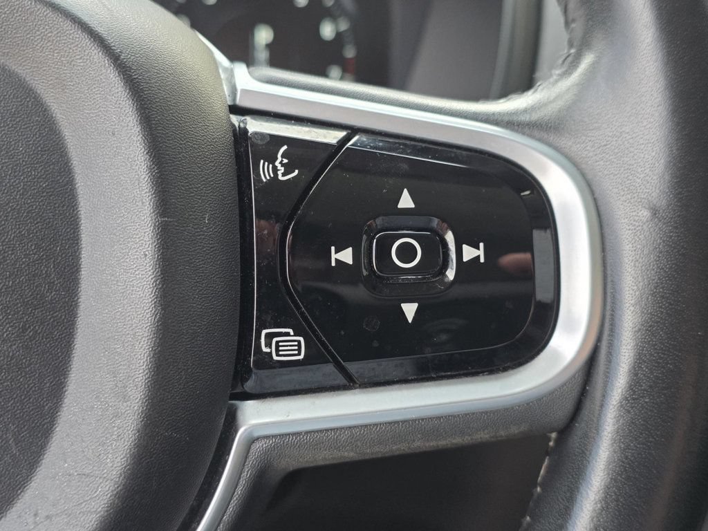 Used 2018 Volvo XC90 T6 Momentum w/ Convenience Package AWD/4WD image 34