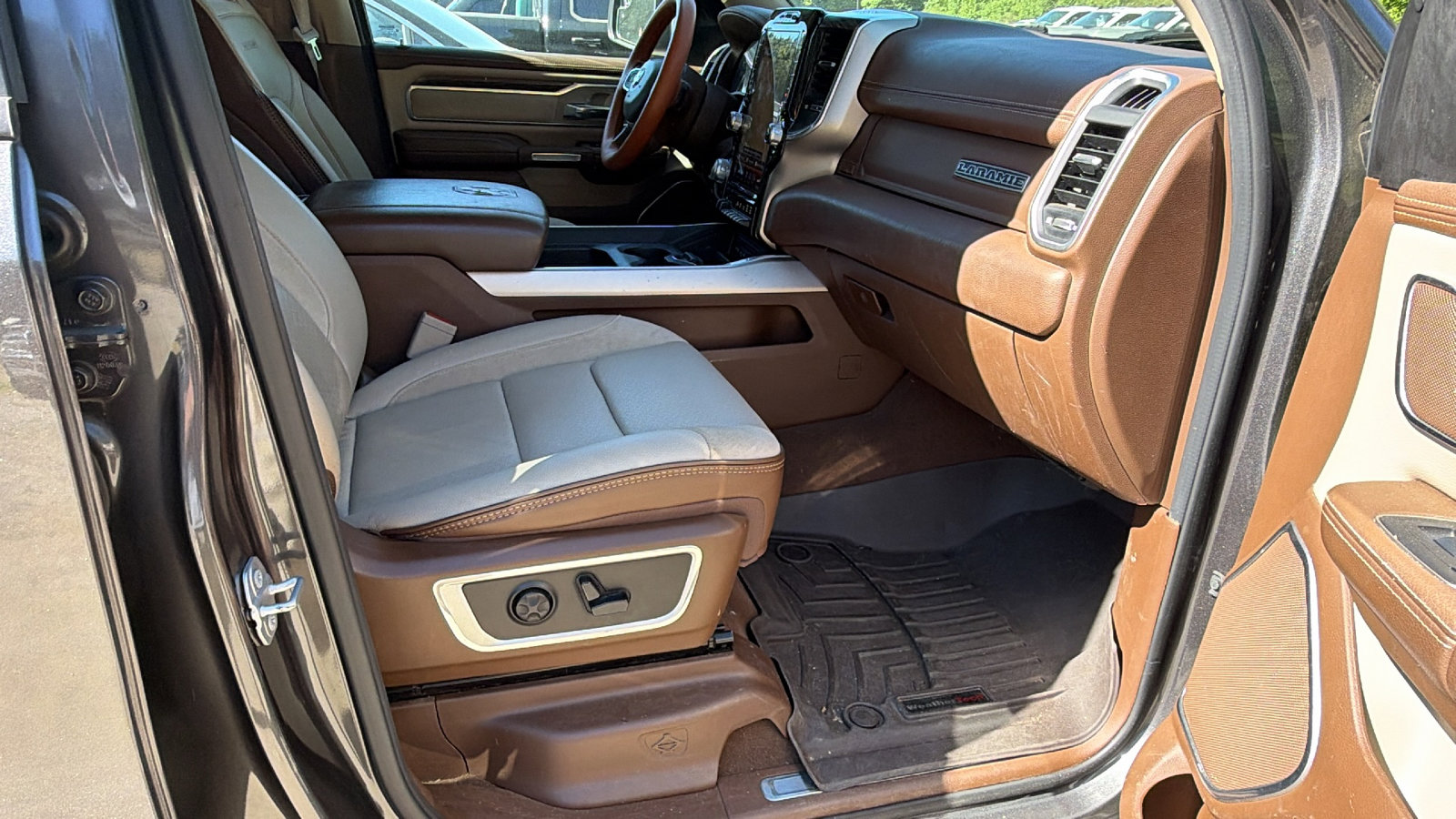 Used 2019 RAM 1500 Laramie AWD/4WD image 20