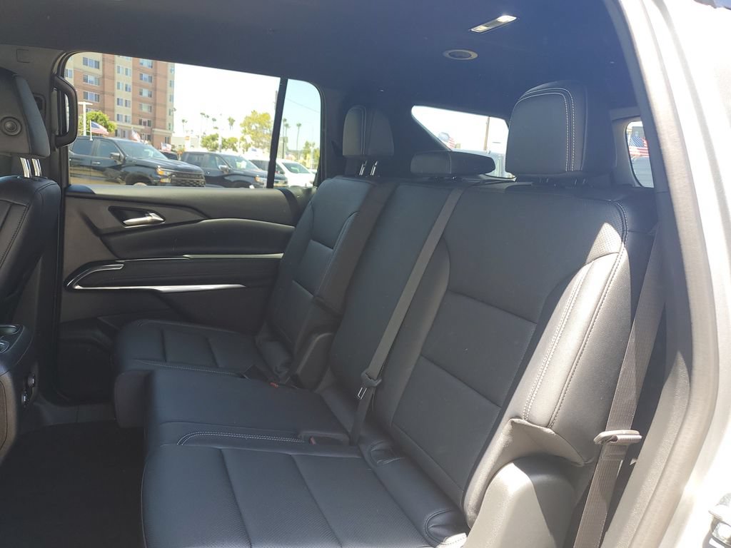 Used 2026 Chevrolet Traverse LT w/ Driver Confidence Package FWD image 15