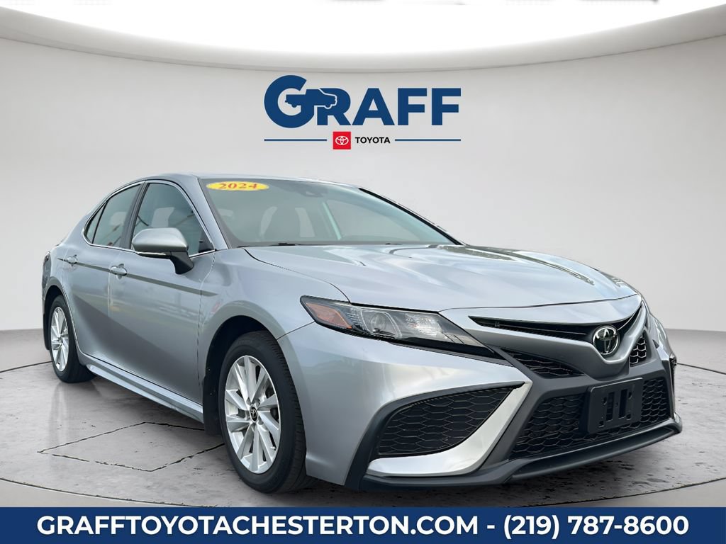 Used 2024 Toyota Camry SE FWD image 3