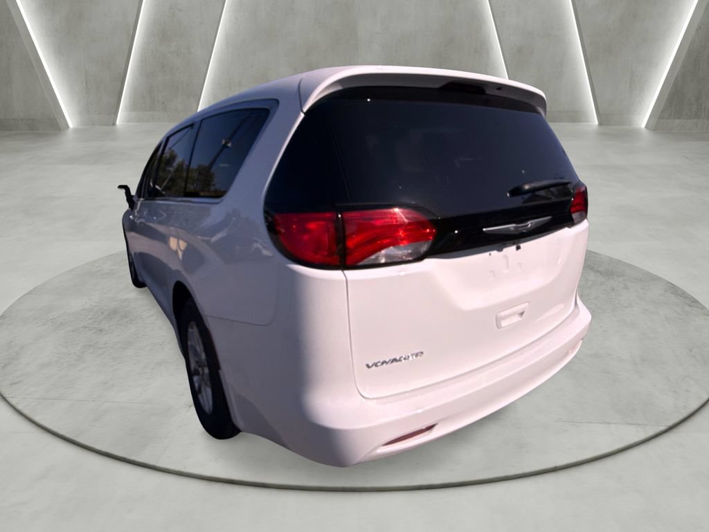 Used 2024 Chrysler Voyager LX FWD image 5