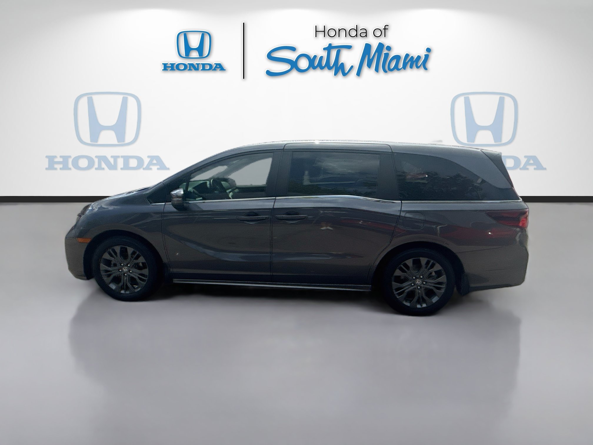 Certified 2025 Honda Odyssey Touring image 4