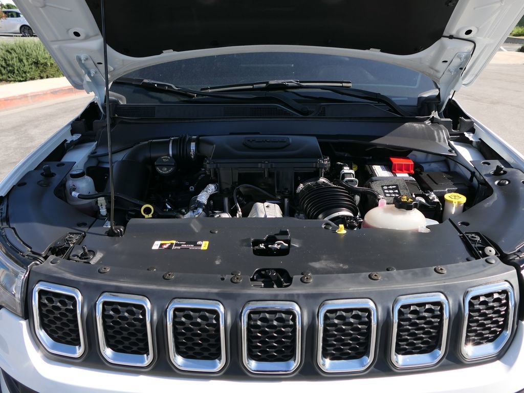 Used 2023 Jeep Compass Latitude image 27