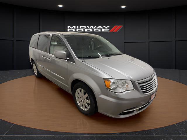 Used 2016 Chrysler Town & Country Touring FWD image 1