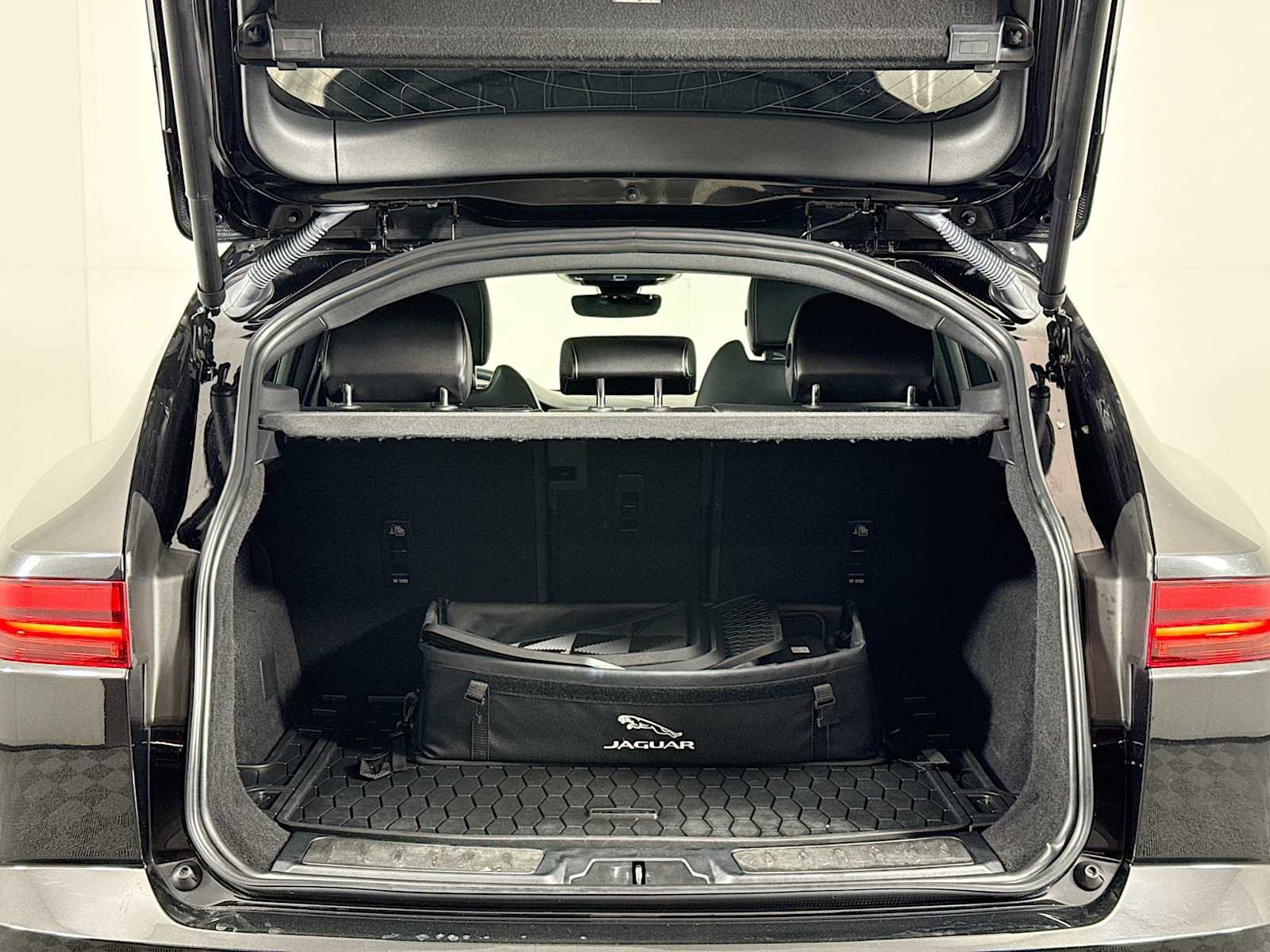 Used 2024 Jaguar E-PACE R-Dynamic SE image 24