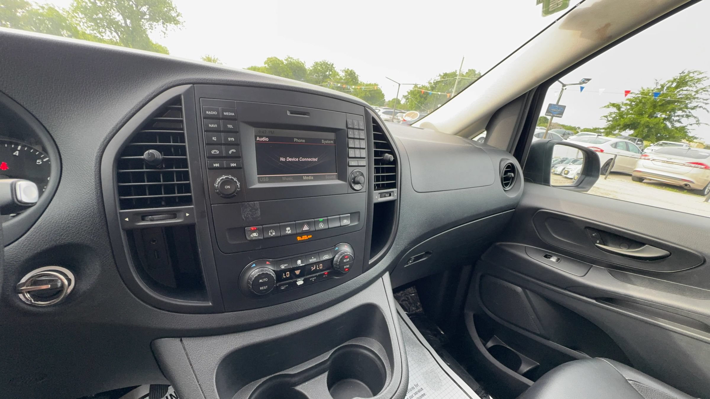Used 2018 Mercedes-Benz Metris Passenger image 15