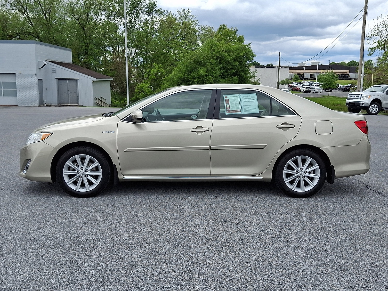 Used 2014 Toyota Camry XLE w/ Leather Package FWD image 4
