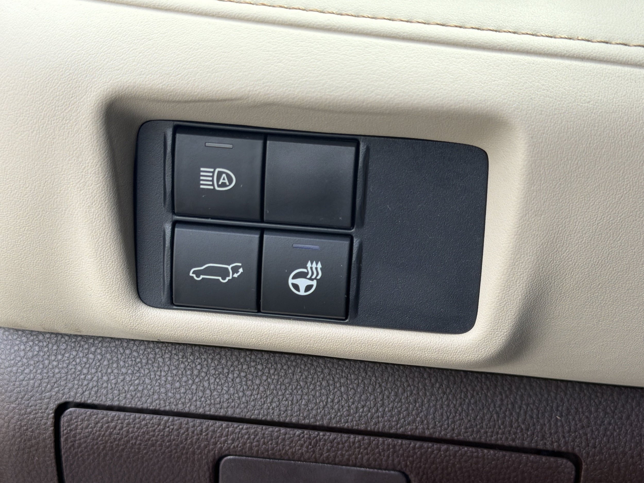 Certified 2021 Toyota Highlander Limited FWD image 13