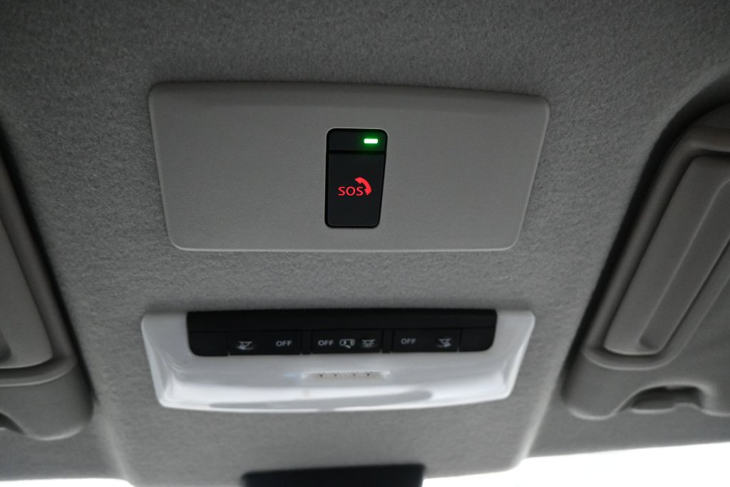Used 2023 Nissan Kicks SR w/ SR Premium Package FWD image 18
