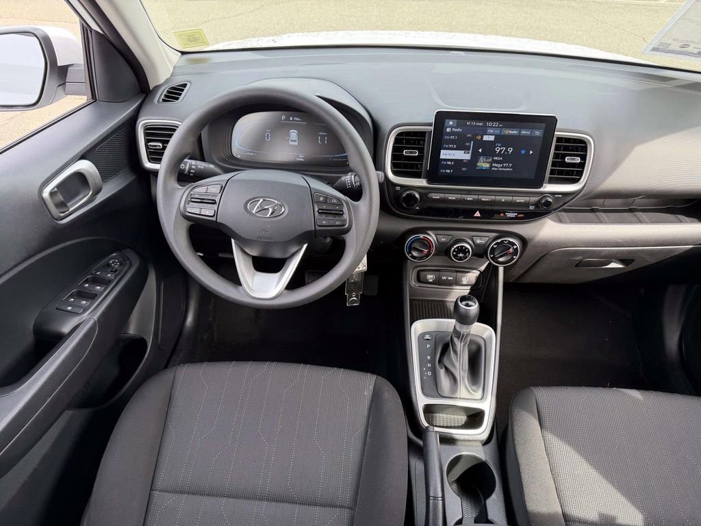 Certified 2025 Hyundai Venue SE image 12