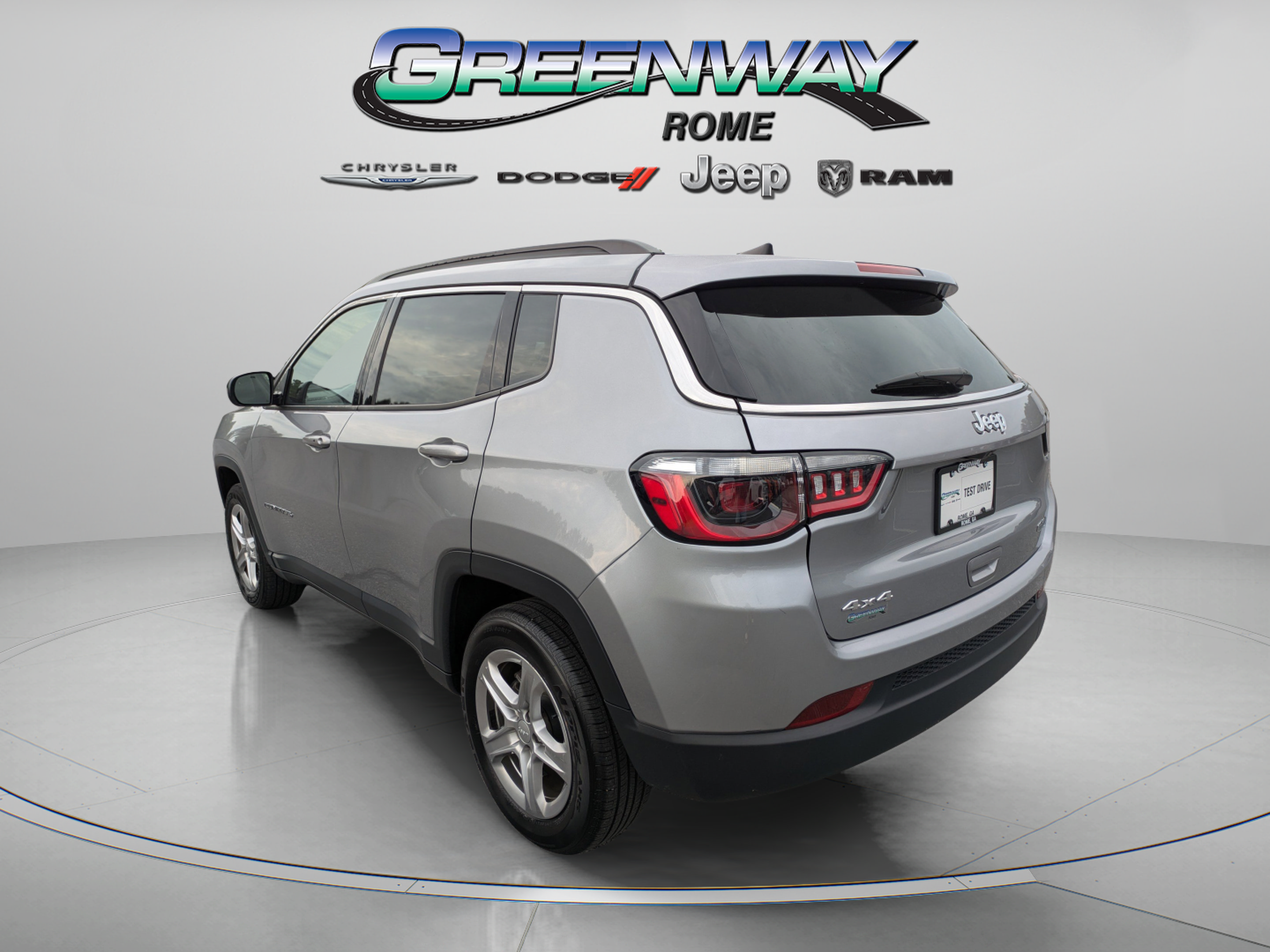 Used 2024 Jeep Compass Latitude AWD/4WD image 5