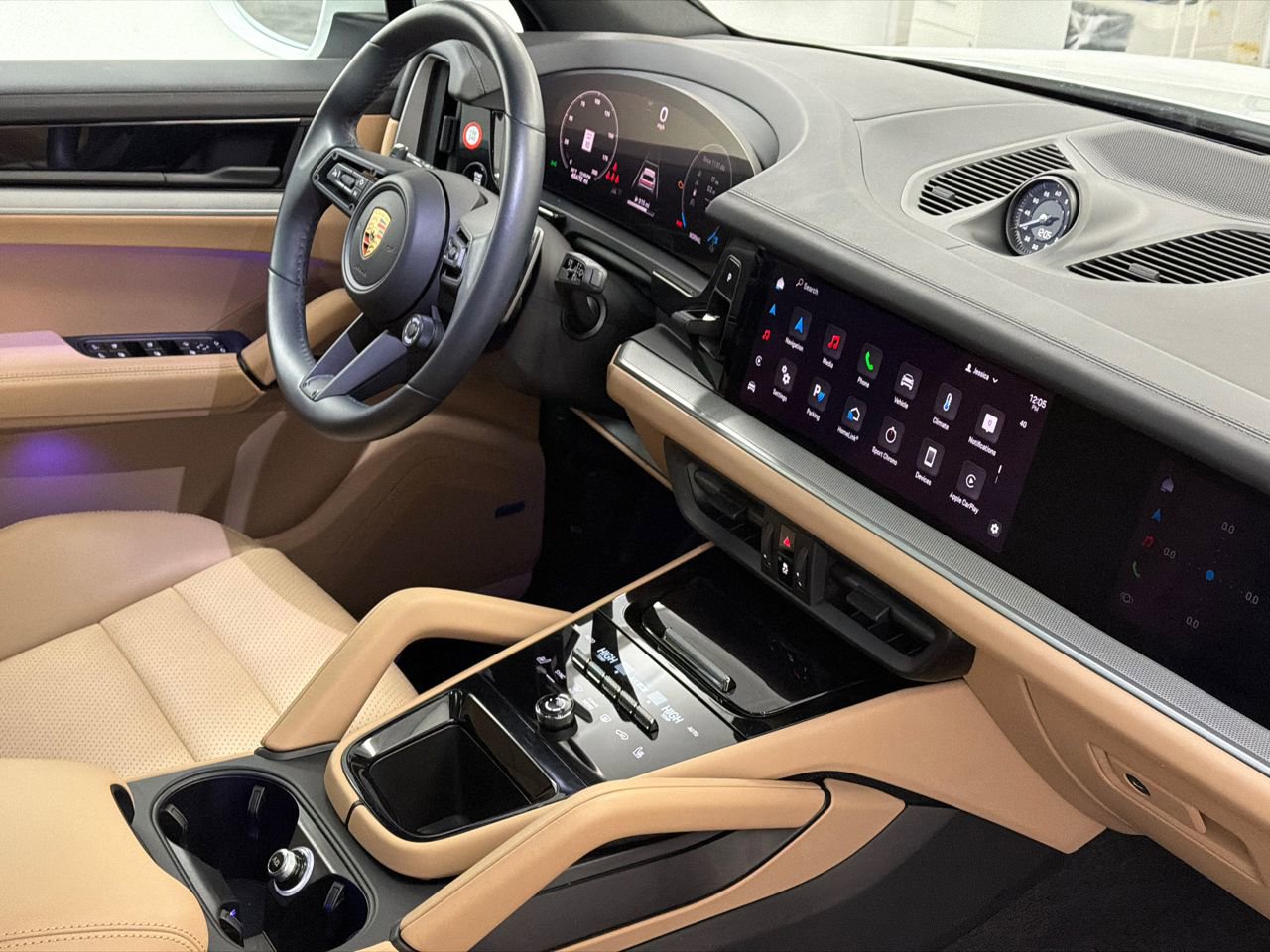 Used 2024 Porsche Cayenne S image 12