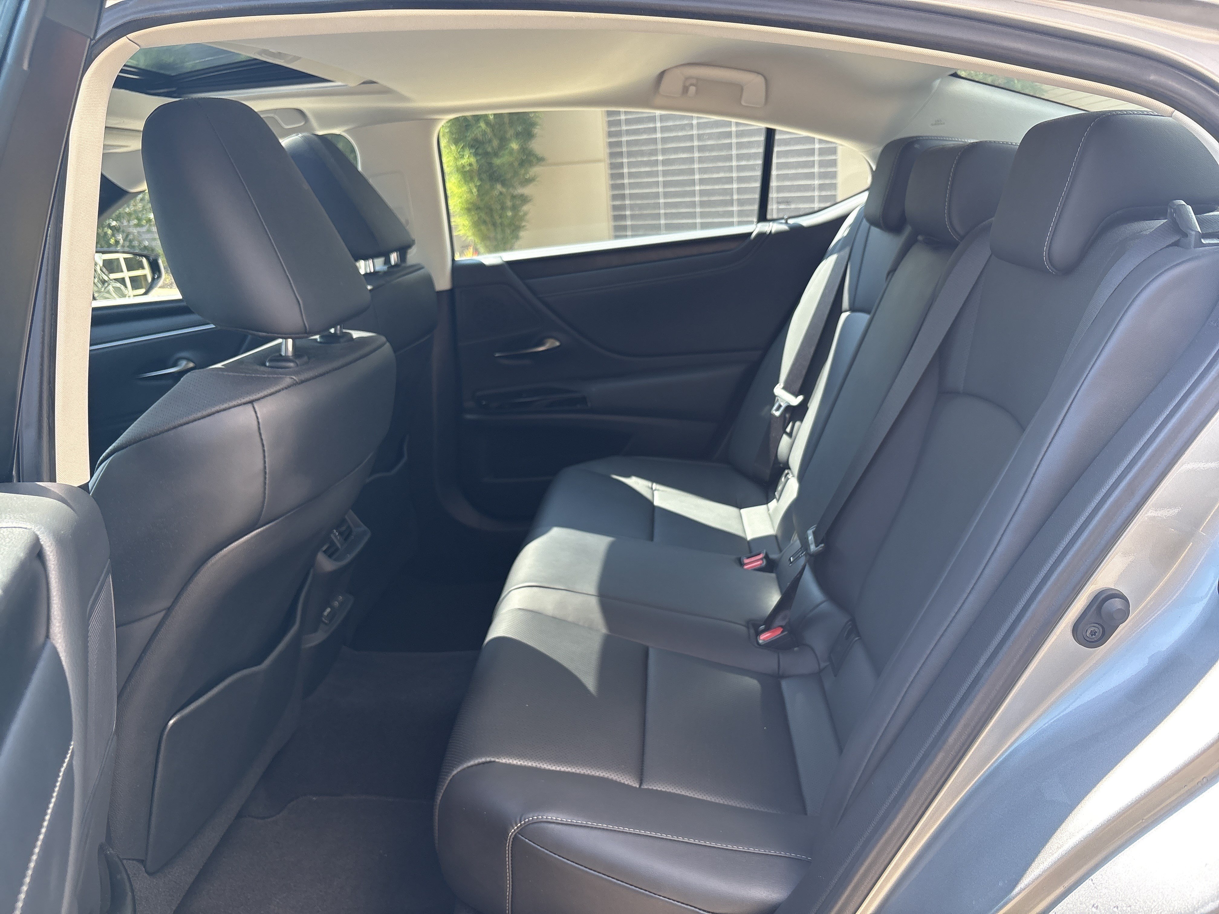 Certified 2025 Lexus ES 350 w/ Premium Package FWD image 31
