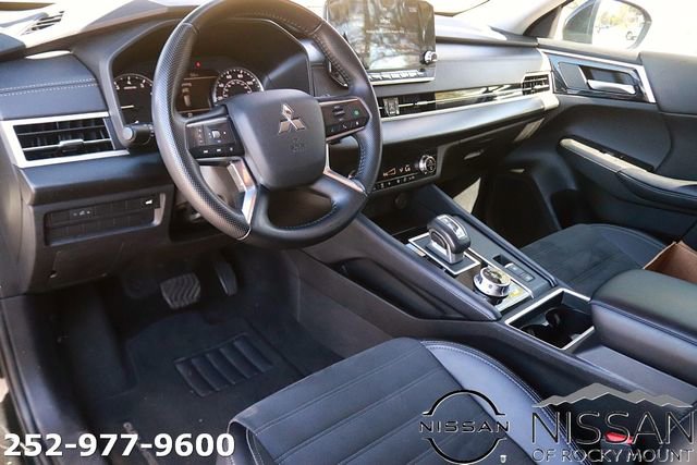 Used 2024 Mitsubishi Outlander SE image 12