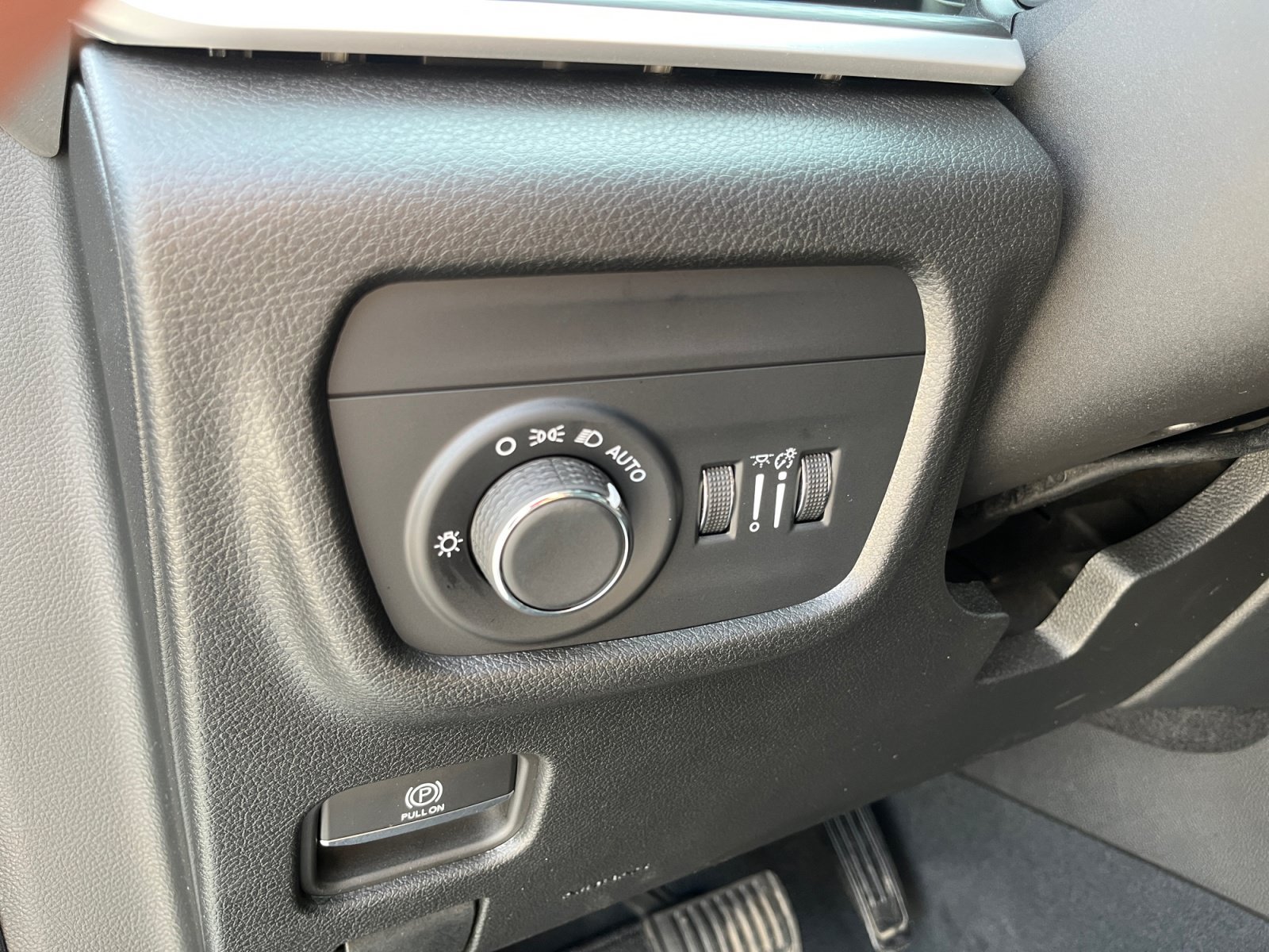 Used 2023 Jeep Grand Cherokee L Laredo AWD/4WD image 25