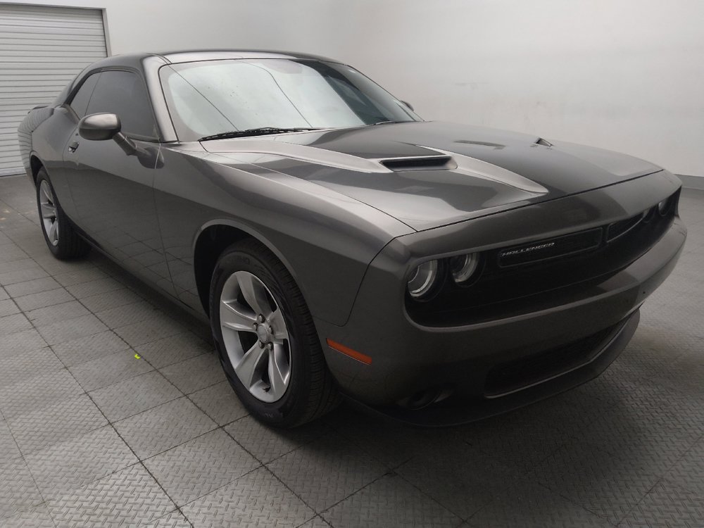 Used 2018 Dodge Challenger SXT RWD image 13