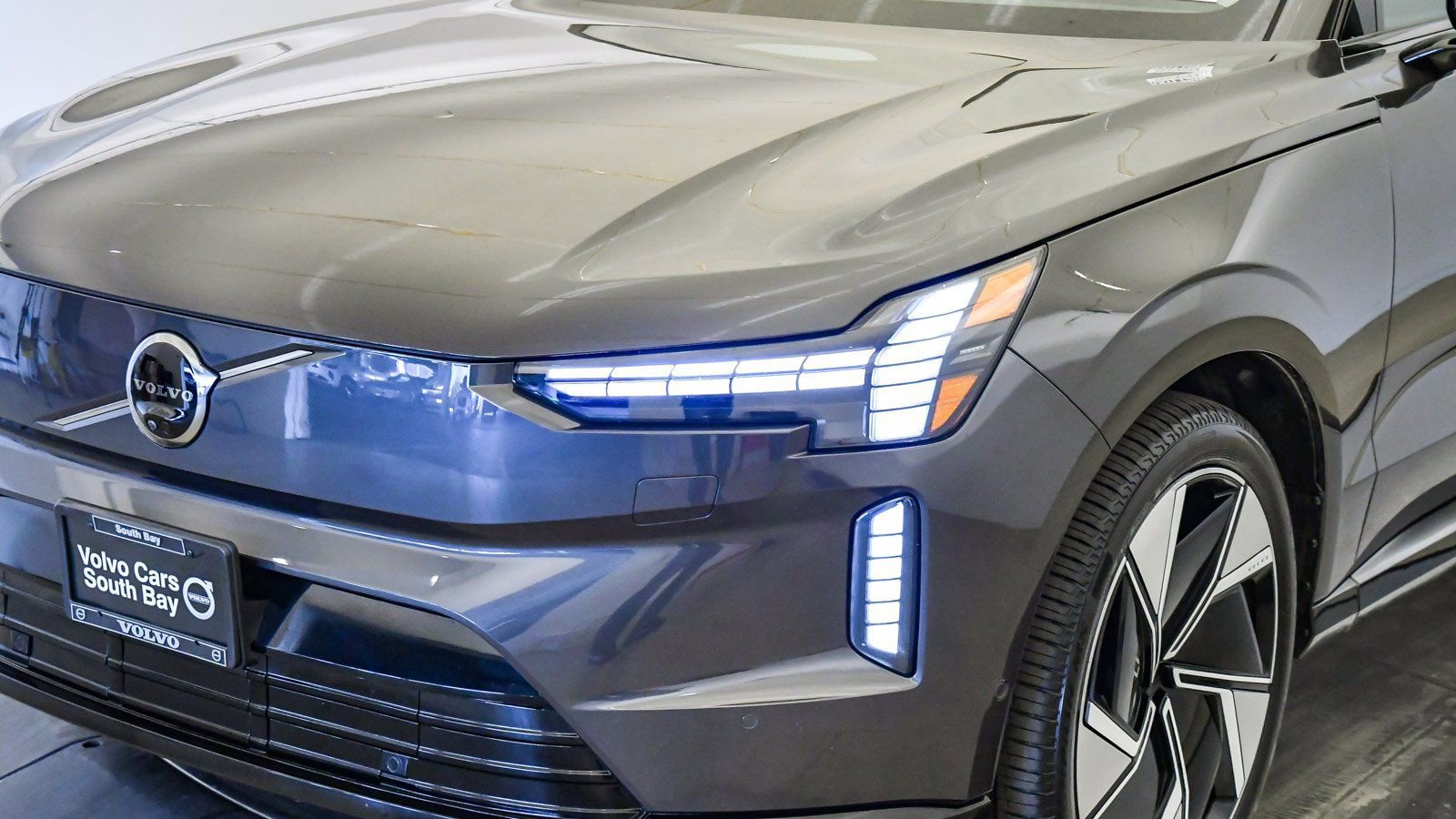 Certified 2025 Volvo EX90 Ultra image 9