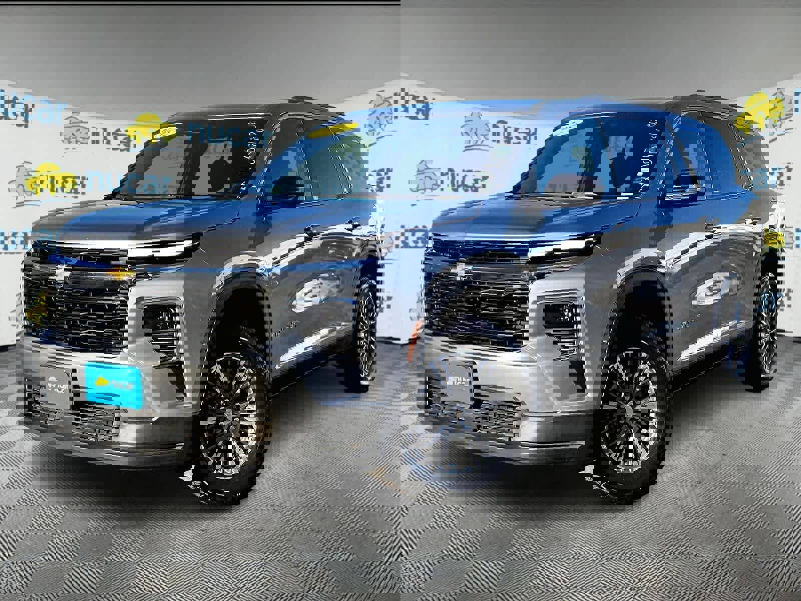 Used 2025 Chevrolet Traverse LT image 3